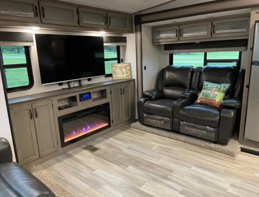 Chap Experience – Spacious Luxury RV w/ 3 Beds & Cozy fireplace @ Kentucky Horse Park