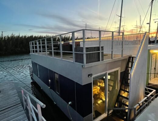 Casa Azul Houseboat Experience & Scenic Views @ The Perry Marina